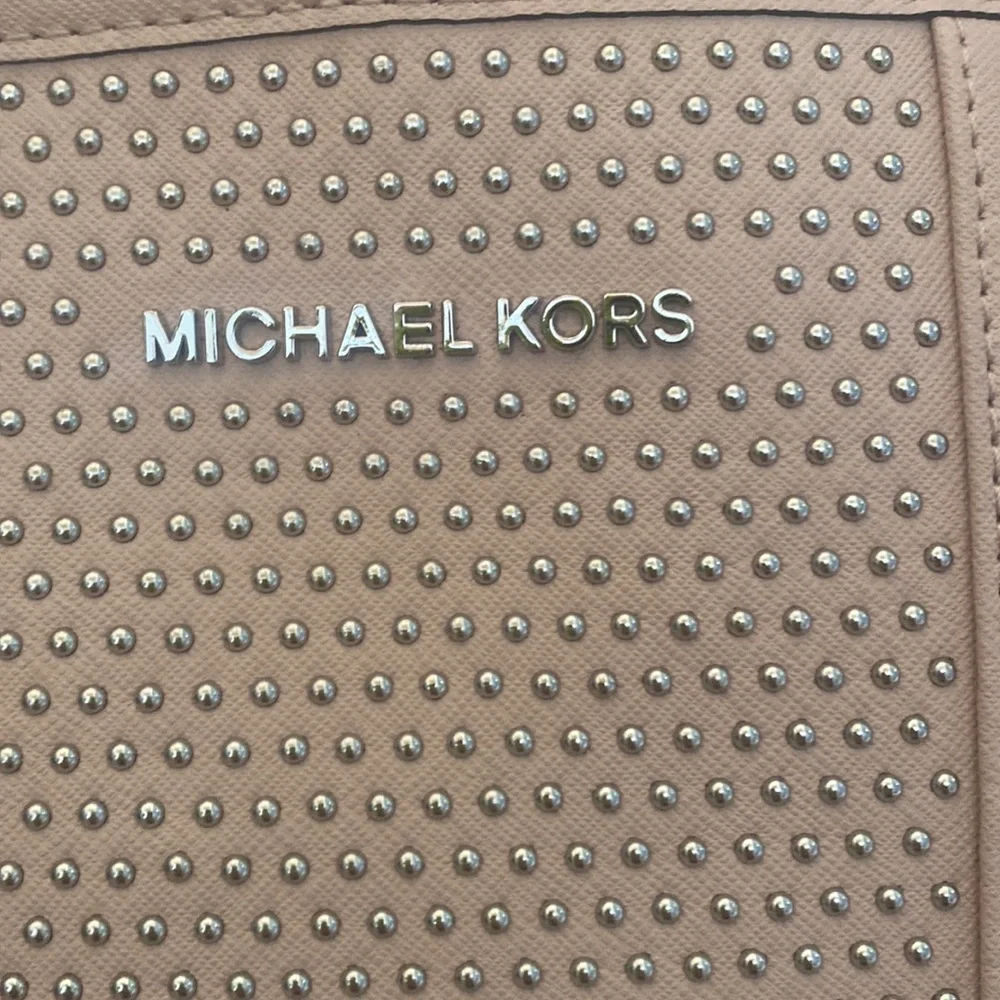 MK Michael Kors Jet Set Micro-Stud Stripe Saffiano Bag blush pink. Travel tote - Picture 2 of 16